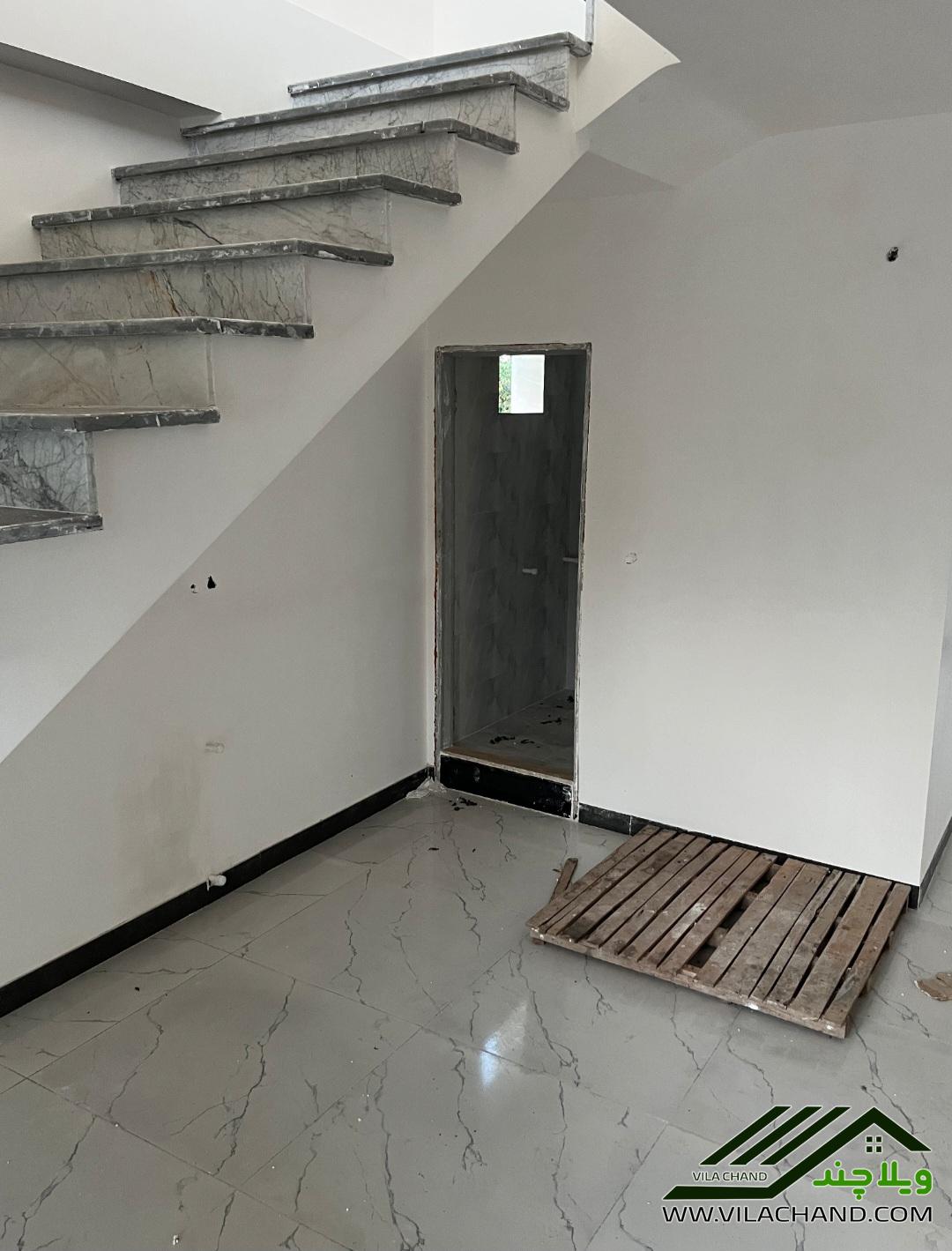 🌄 آرامش و زیبایی در یک قاب – ویلای رؤیایی بام تهرانی با ویوی کوه و رودخانه 🏡